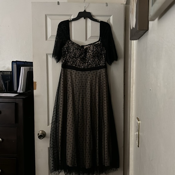 Formal dress lace top, bottom ankle fully lined never worn . Padded breast. - Picture 6 of 7